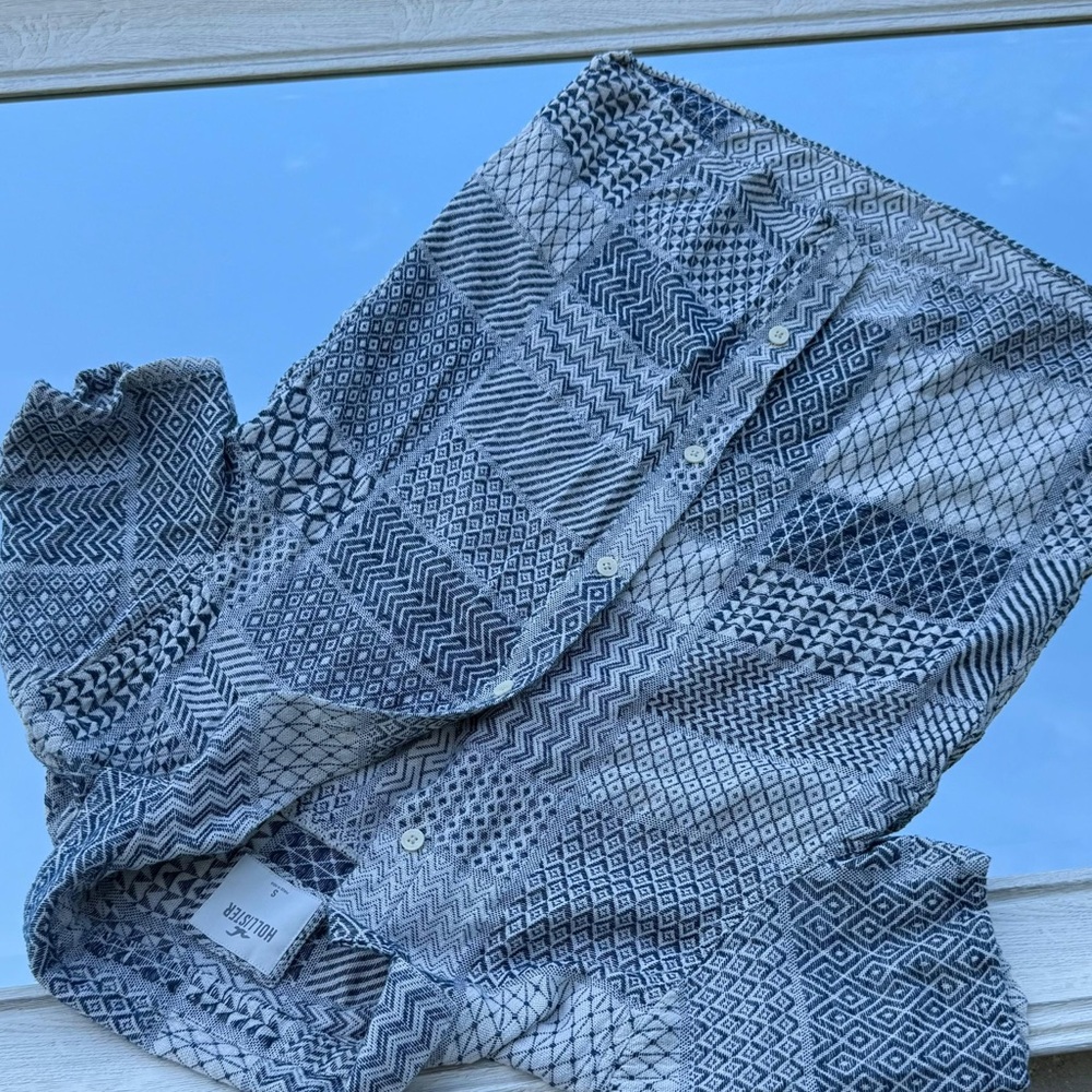 Hollister Blue and White Patterned Casual Button Down Shirt